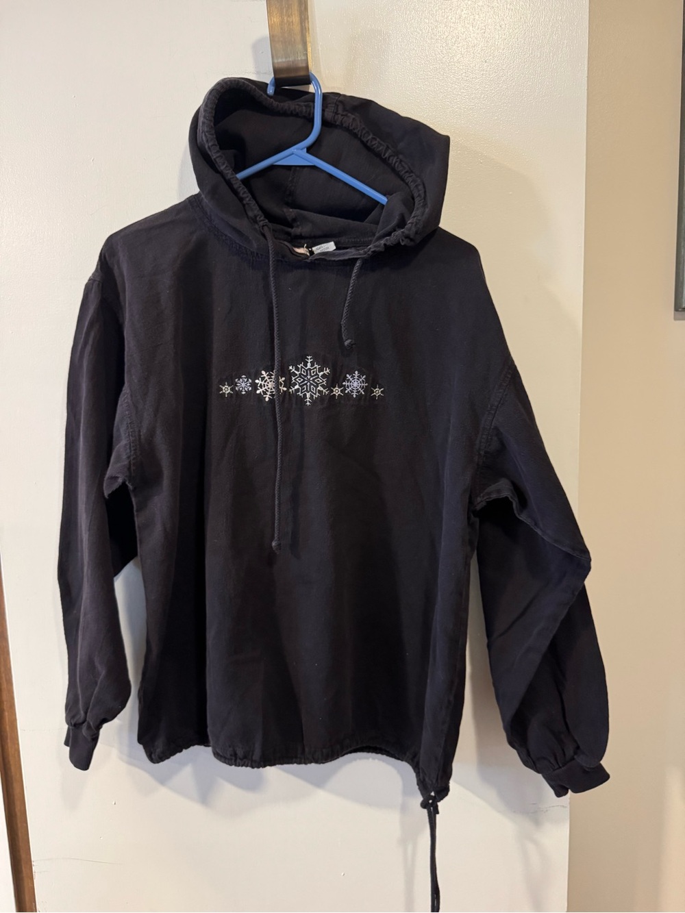 Vintage Escar Sport Snowflake Embroidered Black Hoodie Medium Made in USA